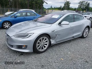 2017 Tesla Model S 60 z VIN 5YJSA1E11HF217633, wystawiony jako IAAI lot #42586913 z przebiegiem 152 987 mil mil oraz . Historia ofert i sprzedaży dostępna na DreamBid. Obrazek 2.