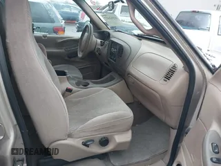 1997 Ford Expedition XLT z VIN 1FMEU17L2VLB53786, wystawiony jako IAAI lot #41912417 z przebiegiem 198 435 mil mil oraz . Historia ofert i sprzedaży dostępna na DreamBid. Obrazek 5.