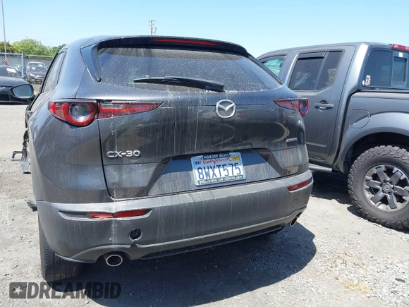 2021 Mazda CX-30 Select z VIN 3MVDMABL3MM233701, wystawiony jako IAAI lot #42086778 z przebiegiem Nie podano mil oraz . Historia ofert i sprzedaży dostępna na DreamBid. Obrazek 17.