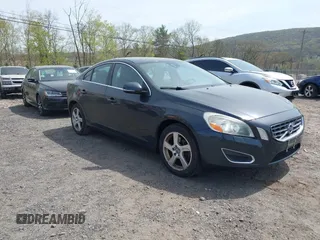 2012 Volvo S60 T5 z VIN YV1622FS4C2144565, wystawiony jako IAAI lot #42114176 z przebiegiem 143 788 mil mil oraz . Historia ofert i sprzedaży dostępna na DreamBid. Obrazek 1.