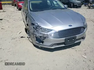 2020 Ford Fusion SE z VIN 3FA6P0LU4LR222006, wystawiony jako Copart lot #55614365 z przebiegiem 58 297 mil mil oraz Szkoda całkowita • Salvage title. Historia ofert i sprzedaży dostępna na DreamBid. Obrazek 13.