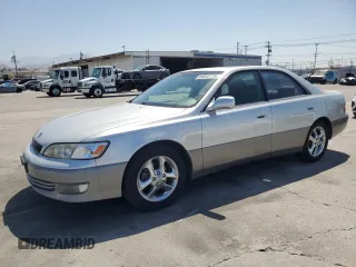 2000 Lexus ES 300 with VIN JT8BF28G3Y5089273, listed as a Copart auction lot 64043115 with 136,396 mi miles and Salvage title. Bid and sale history available at DreamBid. Image 1.
