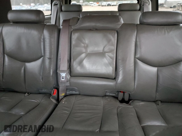 2004 Chevrolet Suburban LS with VIN 1GNFK16Z64J143512, listed as a Copart auction lot 46996085 with 324,596 mi miles and Salvage Title. Bid and sale history available at carsss.com. Image 10.