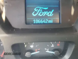 2019 Ford Transit z VIN 1FTYE1YM5KKB87003, wystawiony jako IAAI lot #42610488 z przebiegiem 106 642 mil mil oraz . Historia ofert i sprzedaży dostępna na DreamBid. Obrazek 6.