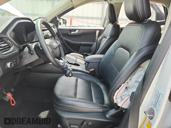 2020 Ford Escape Titanium z VIN 1FMCU9J91LUB53076, wystawiony jako Copart lot #64008765 z przebiegiem Nie podano mil oraz Nie do naprawy • Non repairable. Historia ofert i sprzedaży dostępna na DreamBid. Obrazek 7.
