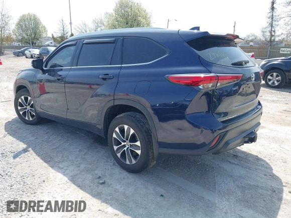 2021 Toyota Highlander XLE with VIN 5TDGZRBH4MS543611, listed as a IAAI auction lot 42117900 with 66,333 mi miles and . Bid and sale history available at DreamBid. Image 3.