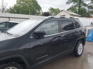 2016 Jeep Cherokee Latitude with VIN 1C4PJLCS4GW347185, listed as a IAAI auction lot 41909802 with 155,026 mi miles. Bid and sale history available at carsss.com. Image 6.