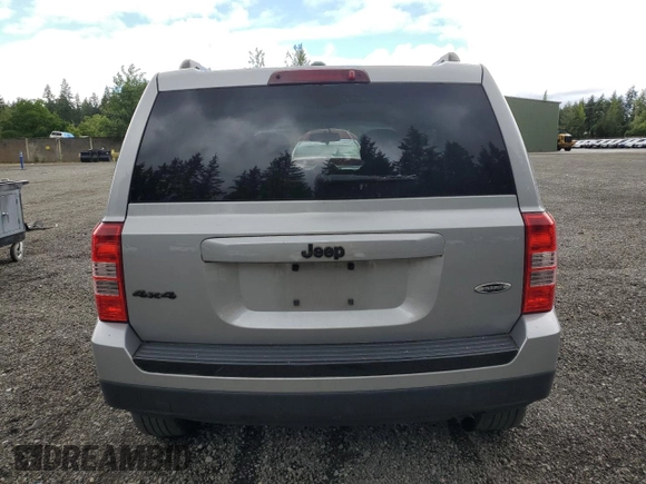 2015 Jeep Patriot Altitude z VIN 1C4NJRBB3FD426238, wystawiony jako Copart lot #58094965 z przebiegiem 107 969 mil mil oraz Szkoda całkowita • Salvage title. Historia ofert i sprzedaży dostępna na DreamBid. Obrazek 6.