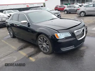 2013 Chrysler 300 z VIN 2C3CCAAG4DH727024, wystawiony jako IAAI lot #41527374 z przebiegiem 257 650 mil mil oraz . Historia ofert i sprzedaży dostępna na DreamBid. Obrazek 1.