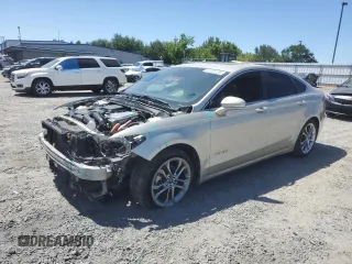 2019 Ford Fusion Titanium with VIN 3FA6P0RU8KR235668, listed as a Copart auction lot 61173125 with 105,258 mi miles and Salvage title. Bid and sale history available at DreamBid. Image 1.