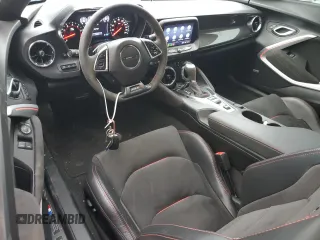 2023 Chevrolet Camaro ZL1 z VIN 1G1FK1R64P0104947, wystawiony jako Copart lot #56560435 z przebiegiem 17 503 mil mil oraz Szkody całkowita. Historia ofert i sprzedaży dostępna na DreamBid. Obrazek 8.