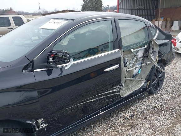 2017 Nissan Sentra SR Turbo with VIN 3N1CB7AP3HY338072, listed as a IAAI auction lot 41783992 with NaN miles. Bid and sale history available at carsss.com. Image 6.