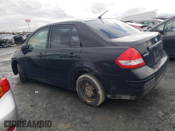 2009 Nissan Versa 1.6 z VIN 3N1CC11E09L468737, wystawiony jako Copart lot #51859825 z przebiegiem Nie podano mil oraz Nie do naprawy. Historia ofert i sprzedaży dostępna na DreamBid. Obrazek 2.