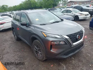 2021 Nissan Rogue S z VIN 5N1AT3AB6MC749608, wystawiony jako IAAI lot #42117923 z przebiegiem 51 180 mil mil oraz . Historia ofert i sprzedaży dostępna na DreamBid. Obrazek 1.