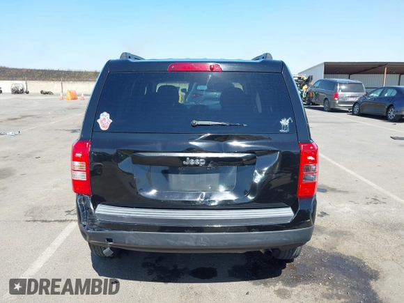 2014 Jeep Patriot Altitude z VIN 1C4NJPBA7ED881104, wystawiony jako IAAI lot #42313299 z przebiegiem 182 507 mil mil oraz . Historia ofert i sprzedaży dostępna na DreamBid. Obrazek 16.
