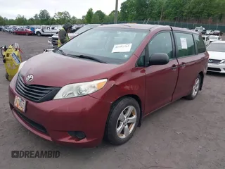 2014 Toyota Sienna L z VIN 5TDZK3DC2ES505680, wystawiony jako IAAI lot #42307763 z przebiegiem 170 628 mil mil oraz . Historia ofert i sprzedaży dostępna na DreamBid. Obrazek 2.