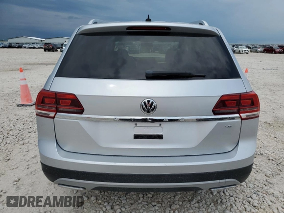 2018 Volkswagen Atlas Launch Edition with VIN 1V2BR2CA4JC500319, listed as a Copart auction lot 55771225 with 76,511 mi miles and Salvage title. Bid and sale history available at DreamBid. Image 6.