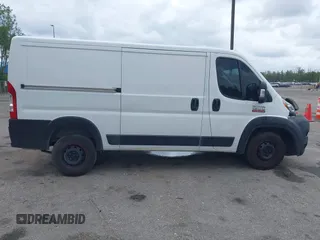 2017 Ram ProMaster Cargo z VIN 3C6TRVAG9HE546267, wystawiony jako IAAI lot #42180933 z przebiegiem 78 805 mil mil oraz . Historia ofert i sprzedaży dostępna na DreamBid. Obrazek 14.