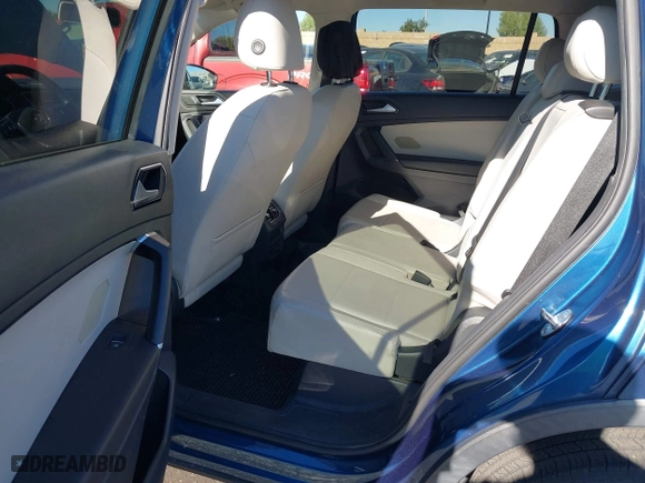 2018 Volkswagen Tiguan SEL with VIN 3VV3B7AX4JM001454, listed as a IAAI auction lot 41337213 with 82,624 mi miles. Bid and sale history available at carsss.com. Image 8.