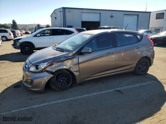 2014 Hyundai Accent GS with VIN KMHCT5AE1EU157401, listed as a Copart auction lot 87669115 with 139,984 mi miles and Salvage Title. Bid and sale history available at carsss.com. Image 1.
