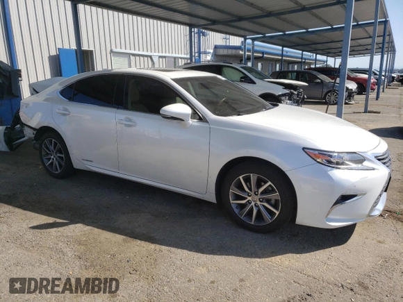 2018 Lexus ES with VIN JTHBW1GG6J2184400, listed as a Copart auction lot 48791755 with 6,724 mi miles and Salvage Title. Bid and sale history available at carsss.com. Image 4.