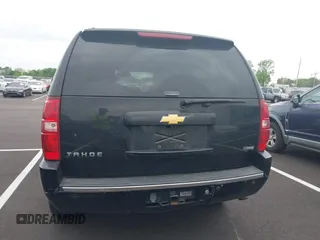 2009 Chevrolet Tahoe LTZ z VIN 1GNFK330X9R130028, wystawiony jako IAAI lot #42113713 z przebiegiem 135 631 mil mil oraz . Historia ofert i sprzedaży dostępna na DreamBid. Obrazek 16.