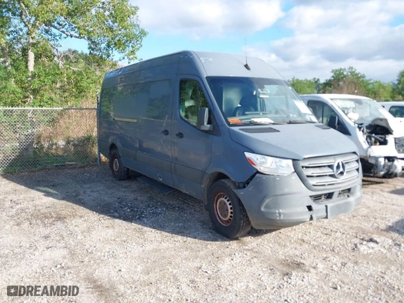 2019 Mercedes-Benz Sprinter Cargo Van with VIN WD4PF1CD1KP126367, listed as a IAAI auction lot 40745609 with 140,903 mi miles. Bid and sale history available at carsss.com. Image 1.