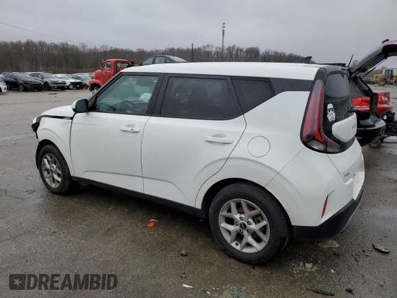 2024 Kia Soul LX with VIN KNDJ23AU2R7234405, listed as a Copart auction lot 44050855 with 8,339 mi miles and Salvage Title. Bid and sale history available at carsss.com. Image 2.