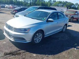 2015 Volkswagen Jetta SE с VIN 3VWD17AJ4FM323906, выставлен на аукционе IAAI как лот 42543996 с пробегом 88 382 миль миль и . История ставок и продаж доступна на DreamBid. Изображение 2.