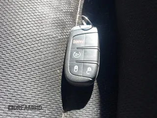 2017 Jeep Renegade Latitude z VIN ZACCJBBB0HPF56271, wystawiony jako IAAI lot #41694523 z przebiegiem 47 657 mil mil oraz . Historia ofert i sprzedaży dostępna na DreamBid. Obrazek 11.
