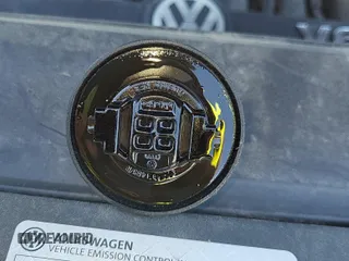2023 Volkswagen Atlas SE z VIN 1V2HR2CA5PC526012, wystawiony jako IAAI lot #42796408 z przebiegiem 41 216 mil mil oraz . Historia ofert i sprzedaży dostępna na DreamBid. Obrazek 49.