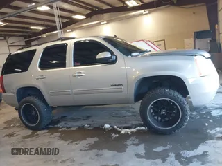 2012 GMC Yukon SLT with VIN 1GKS2CE03CR134986, listed as a IAAI auction lot 41352570 with 141,098 mi miles. Bid and sale history available at carsss.com. Image 13.