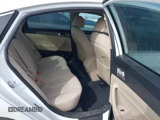 2015 Hyundai Sonata SE z VIN 5NPE24AFXFH235205, wystawiony jako IAAI lot #41596454 z przebiegiem 66 461 mil mil oraz . Historia ofert i sprzedaży dostępna na DreamBid. Obrazek 8.