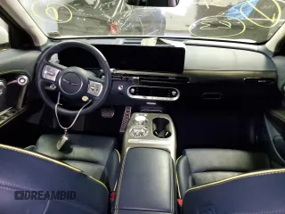 2023 Genesis GV60 Performance z VIN KMUKEDTB4PU008603, wystawiony jako Copart lot #61552933 z przebiegiem 10 024 mil mil oraz . Historia ofert i sprzedaży dostępna na DreamBid. Obrazek 8.