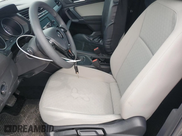 2020 Volkswagen Tiguan S z VIN 3VV1B7AX1LM152875, wystawiony jako Copart lot #62441255 z przebiegiem 107 304 mil mil oraz Szkoda całkowita • Salvage title. Historia ofert i sprzedaży dostępna na DreamBid. Obrazek 7.
