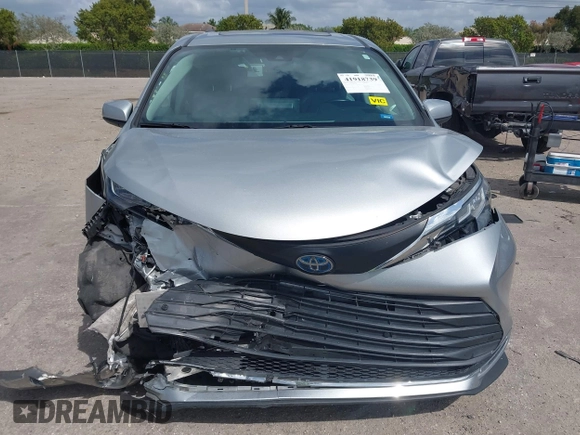 2021 Toyota Sienna XLE with VIN 5TDYRKEC2MS072800, listed as a IAAI auction lot 41918739 with 47,921 mi miles and . Bid and sale history available at DreamBid. Image 12.