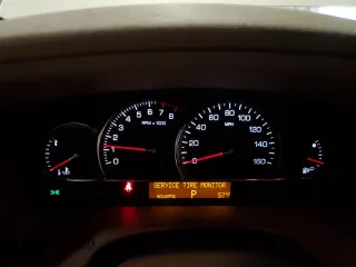 2010 Cadillac STS AWD z VIN 1G6DU6EV0A0106434, wystawiony jako Copart lot #52439915 z przebiegiem 90 187 mil mil oraz Czysty tytuł • Clean title. Historia ofert i sprzedaży dostępna na DreamBid. Obrazek 9.