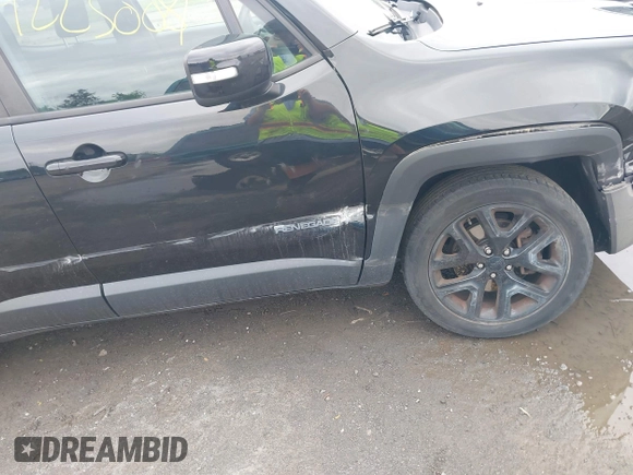 2017 Jeep Renegade Latitude z VIN ZACCJBBB7HPF22652, wystawiony jako IAAI lot #42230081 z przebiegiem 108 696 mil mil oraz . Historia ofert i sprzedaży dostępna na DreamBid. Obrazek 6.