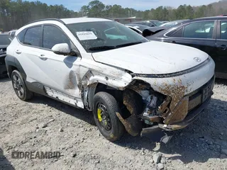 2024 Hyundai Kona SEL z VIN KM8HBCAB2RU062242, wystawiony jako IAAI lot #41829659 z przebiegiem 29 129 mil mil oraz . Historia ofert i sprzedaży dostępna na DreamBid. Obrazek 1.