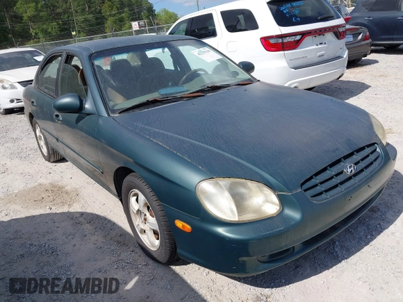 1999 Hyundai Sonata GLS with VIN KMHWF35V6XA107973, listed as a IAAI auction lot 42119318 with 174,231 mi miles. Bid and sale history available at carsss.com. Image 1.