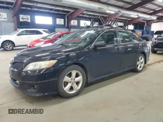 2010 Toyota Camry z VIN 4T1BF3EK9AU055362, wystawiony jako Copart lot #58421935 z przebiegiem 258 847 mil mil oraz Czysty tytuł • Clean title. Historia ofert i sprzedaży dostępna na DreamBid. Obrazek 1.