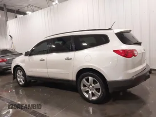 2012 Chevrolet Traverse 1LT z VIN 1GNKRGED5CJ410592, wystawiony jako IAAI lot #41714693 z przebiegiem 108 206 mil mil oraz . Historia ofert i sprzedaży dostępna na DreamBid. Obrazek 15.