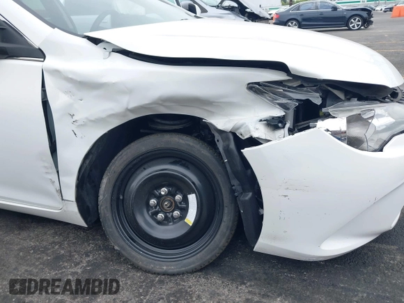 2017 Toyota Camry XLE z VIN 4T1BF1FKXHU797542, wystawiony jako IAAI lot #42374500 z przebiegiem 49 983 mil mil oraz . Historia ofert i sprzedaży dostępna na DreamBid. Obrazek 6.