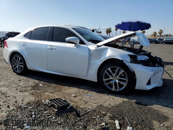 2020 Lexus IS 300 with VIN JTHDA1D26L5106278, listed as a Copart auction lot 72035814 with 39,359 mi miles and Salvage title. Bid and sale history available at DreamBid. Image 4.