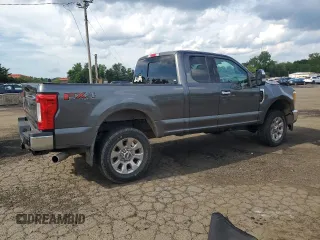 2017 Ford F-250 XLT with VIN 1FT7X2B61HEE53047, listed as a Copart auction lot 63029795 with 113,225 mi miles and Salvage title. Bid and sale history available at DreamBid. Image 3.