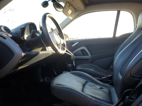 2012 Smart fortwo Pure z VIN WMEEJ3BA7CK543415, wystawiony jako Copart lot #42707385 z przebiegiem 76 280 mil mil oraz Szkody całkowita. Historia ofert i sprzedaży dostępna na DreamBid. Obrazek 7.