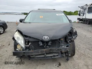 2011 Toyota Sienna XLE z VIN 5TDDK3DC6BS003695, wystawiony jako Copart lot #56868305 z przebiegiem 171 865 mil mil oraz Czysty tytuł • Clean title. Historia ofert i sprzedaży dostępna na DreamBid. Obrazek 5.