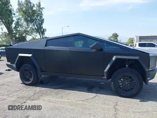 2024 Tesla Cybertruck с VIN 7G2CEHED5RA053441, выставлен на аукционе IAAI как лот 42475220 с пробегом 8 671 миль миль и . История ставок и продаж доступна на DreamBid. Изображение 13.