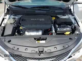 2015 Chrysler 200 Limited z VIN 1C3CCCAB4FN683973, wystawiony jako Copart lot #58203325 z przebiegiem 31 750 mil mil oraz Szkoda całkowita • Salvage title. Historia ofert i sprzedaży dostępna na DreamBid. Obrazek 11.