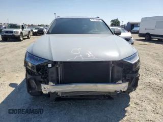 2023 Audi SQ8 Prestige z VIN WA1CWBF14PD038691, wystawiony jako Copart lot #54575395 z przebiegiem 8762 mil mil oraz Szkody całkowita. Historia ofert i sprzedaży dostępna na DreamBid. Obrazek 5.